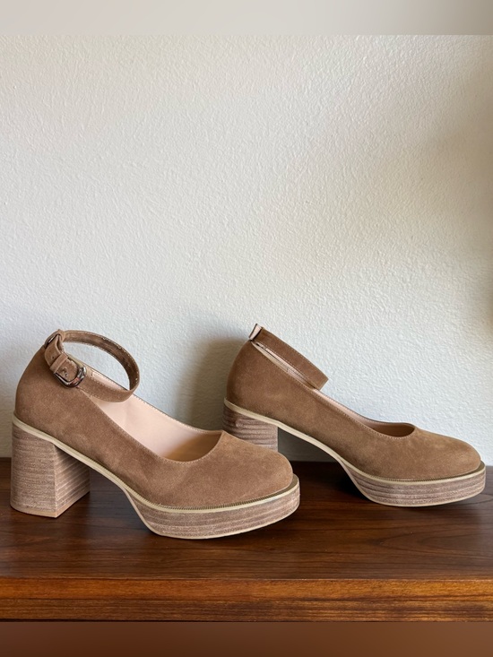 Oasis Society Shoes - Oasis Society Designer Camel Brown Suede Mary Jane Heels Women’s Size 10